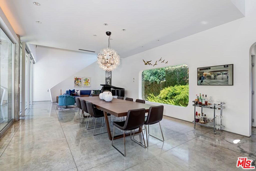 1342 Appleton Way Property Photo 15