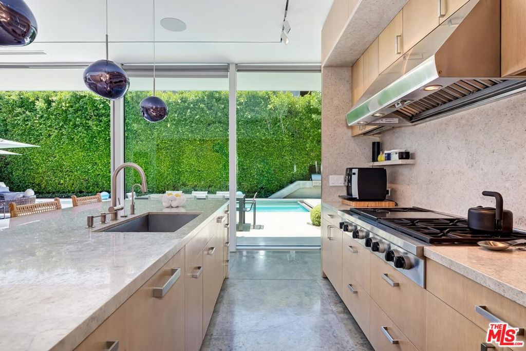 1342 Appleton Way Property Photo 17