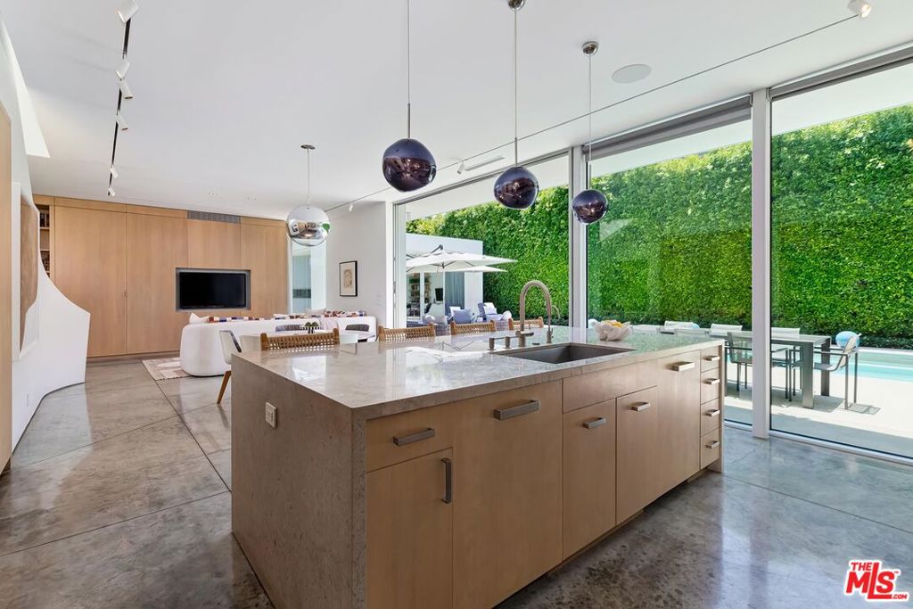 1342 Appleton Way Property Photo 18