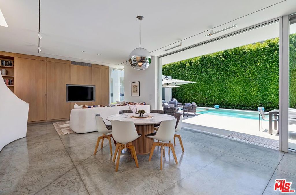 1342 Appleton Way Property Photo 19