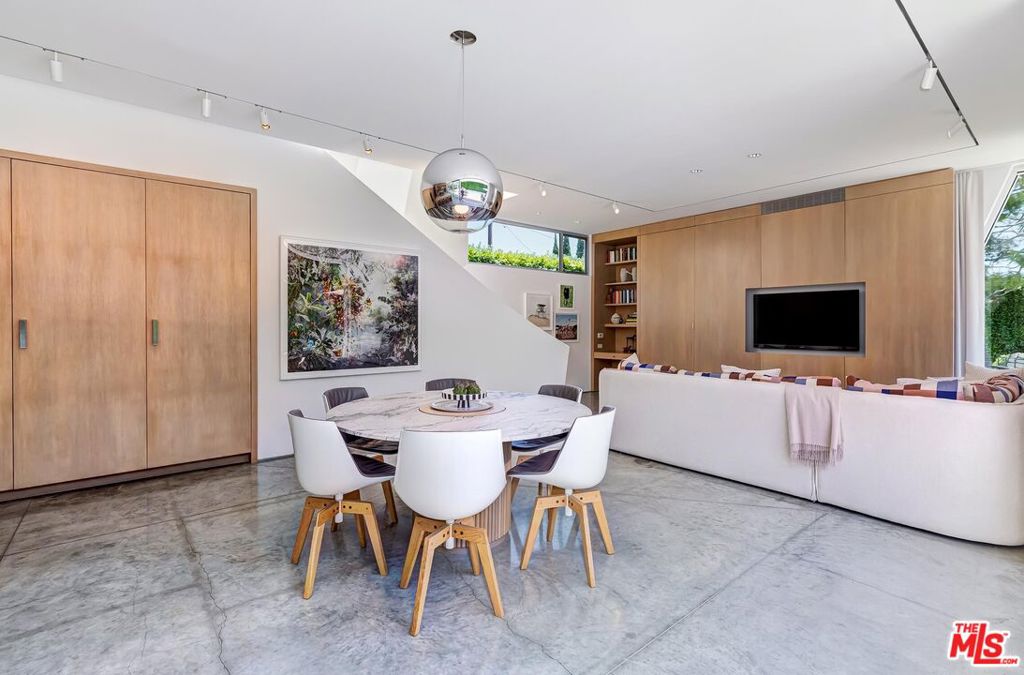 1342 Appleton Way Property Photo 20