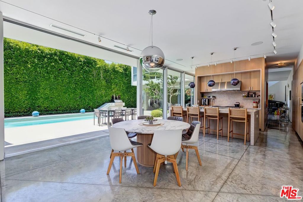 1342 Appleton Way Property Photo 21