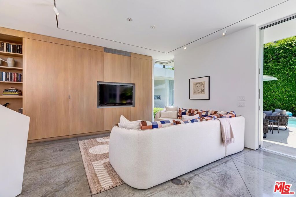 1342 Appleton Way Property Photo 22