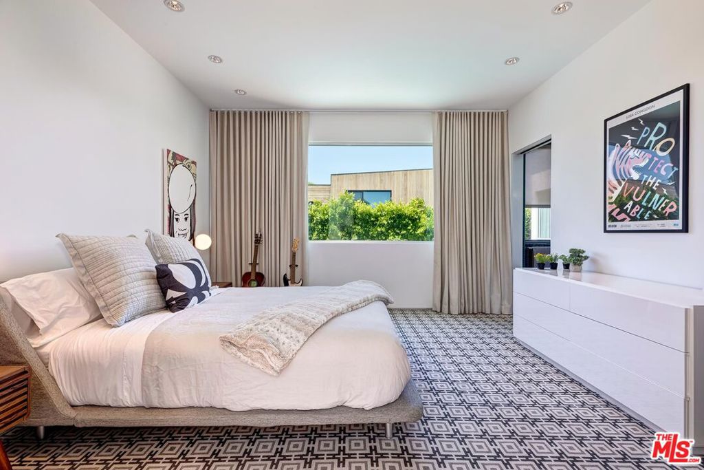 1342 Appleton Way Property Photo 25