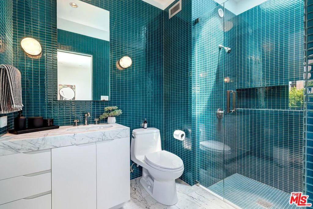 1342 Appleton Way Property Photo 26