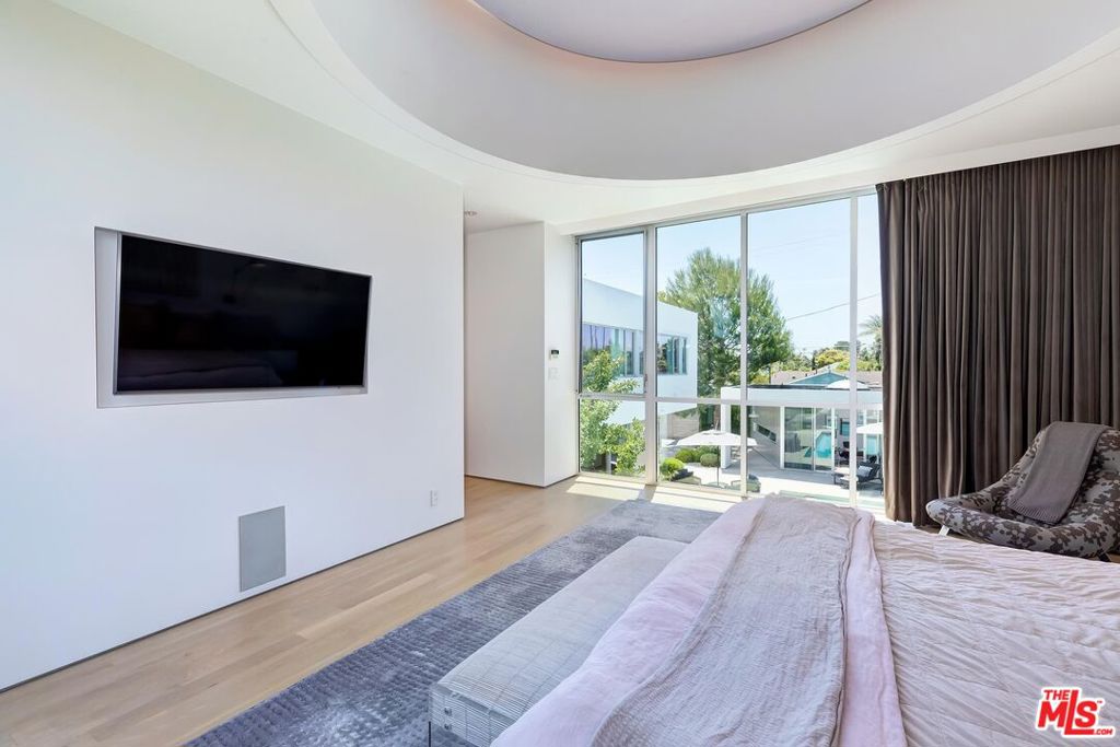 1342 Appleton Way Property Photo 32