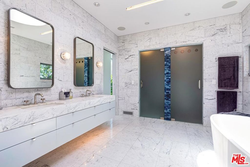 1342 Appleton Way Property Photo 33