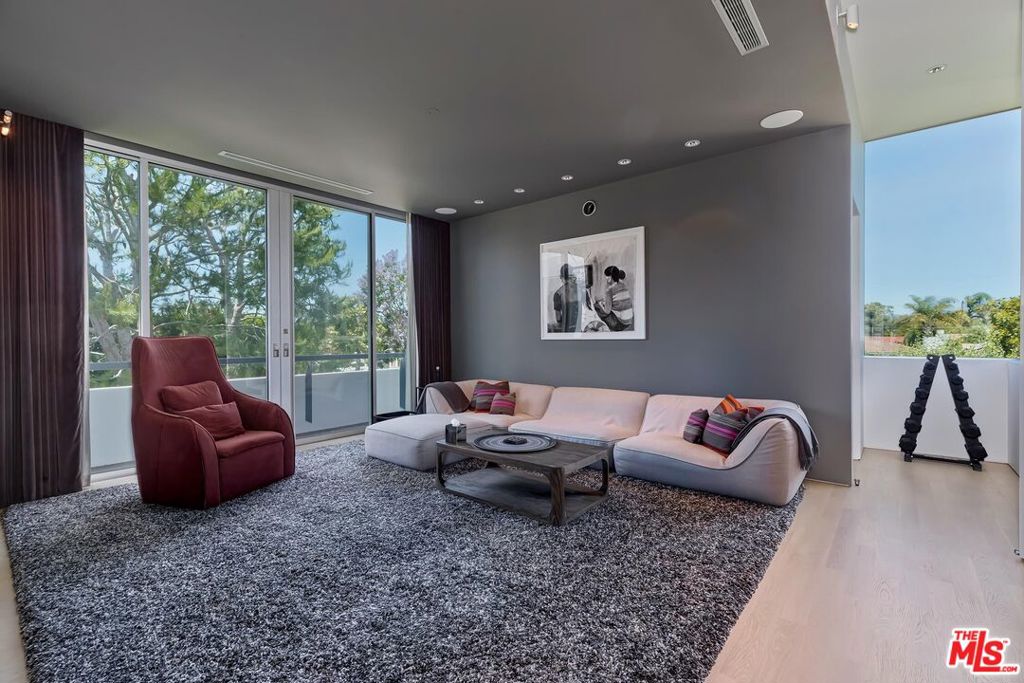 1342 Appleton Way Property Photo 40