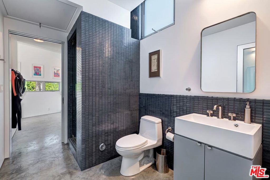 1342 Appleton Way Property Photo 45