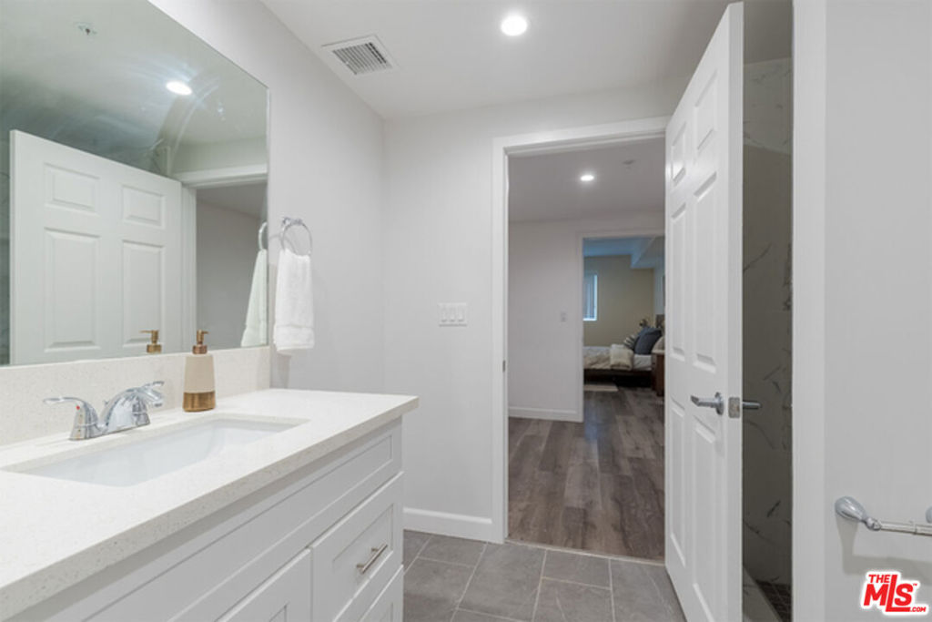 850 S Gramercy Place 305 Property Photo 2