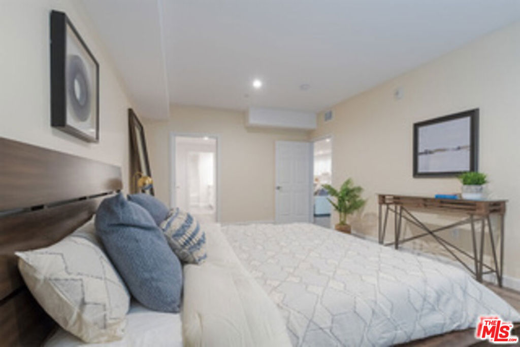 850 S Gramercy Place 305 Property Photo 4
