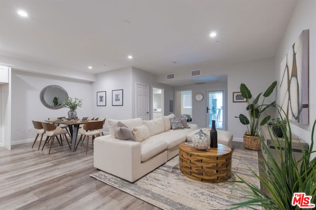 850 S Gramercy Place 305 Property Photo 8