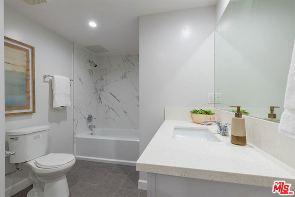 850 S Gramercy Place 305 Property Photo 10