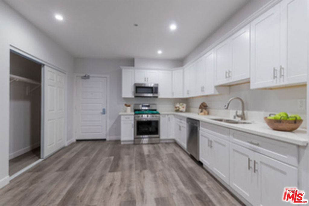 850 S Gramercy Place 305 Property Photo 11