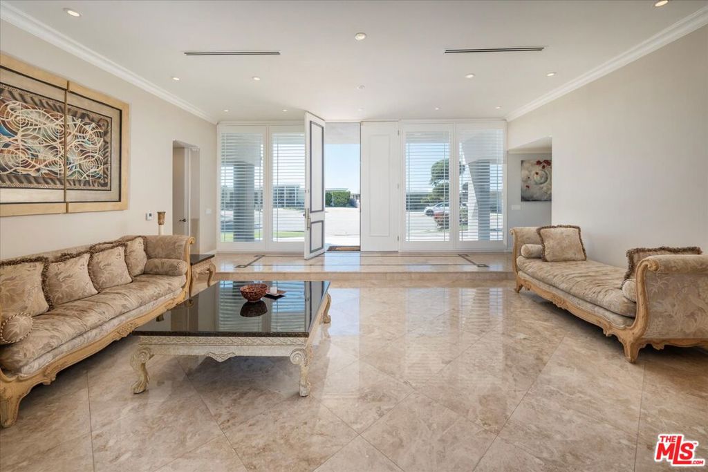 1975 Deermont Road Property Photo 3