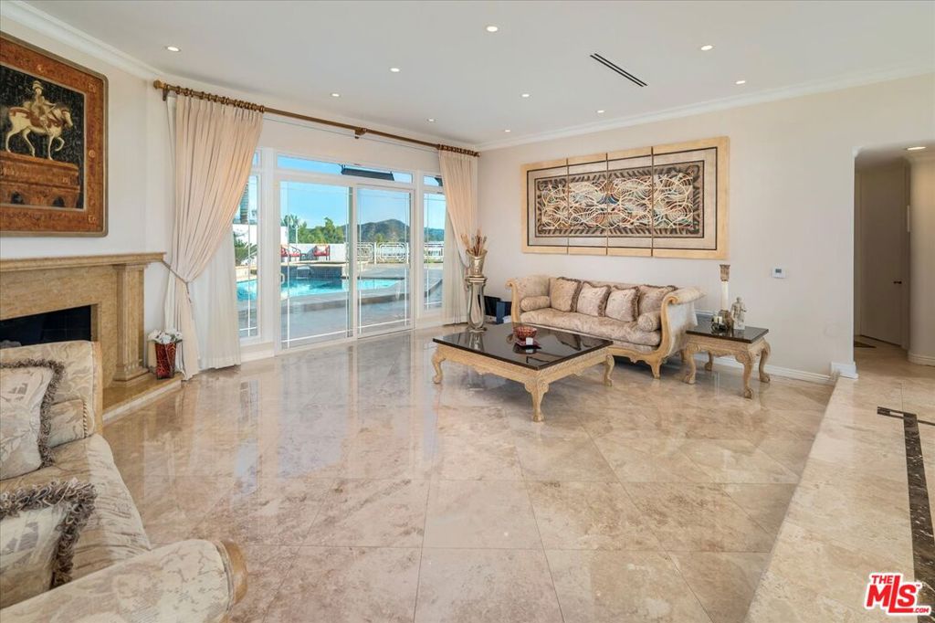 1975 Deermont Road Property Photo 4