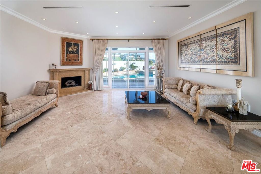 1975 Deermont Road Property Photo 5