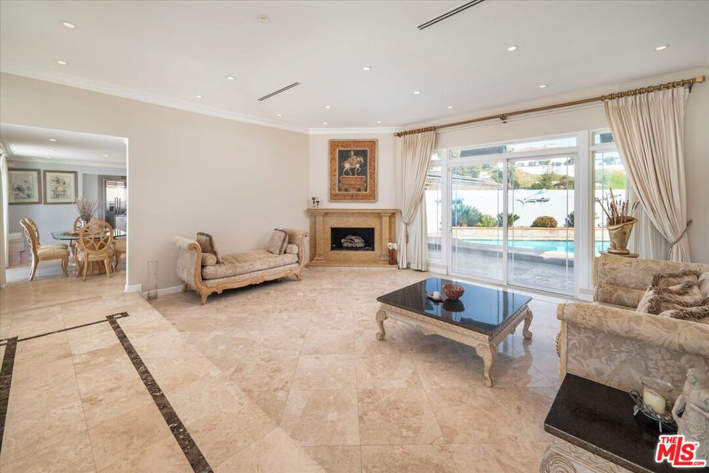 1975 Deermont Road Property Photo 6