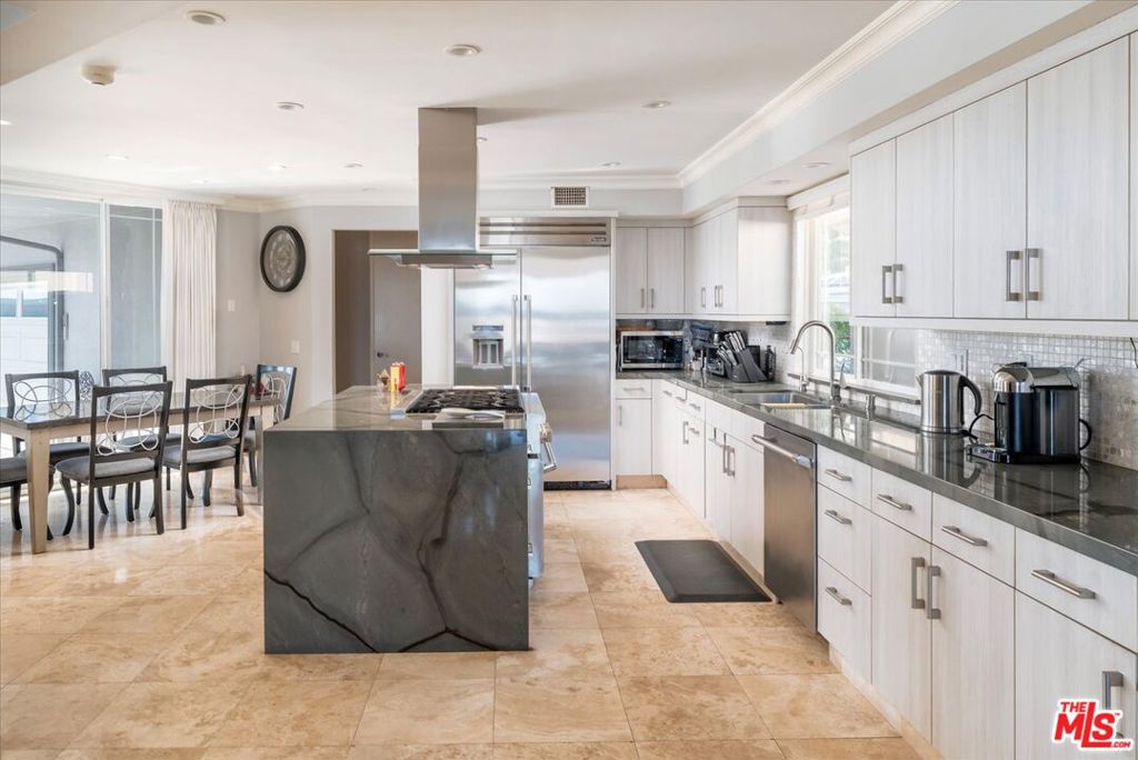 1975 Deermont Road Property Photo 10