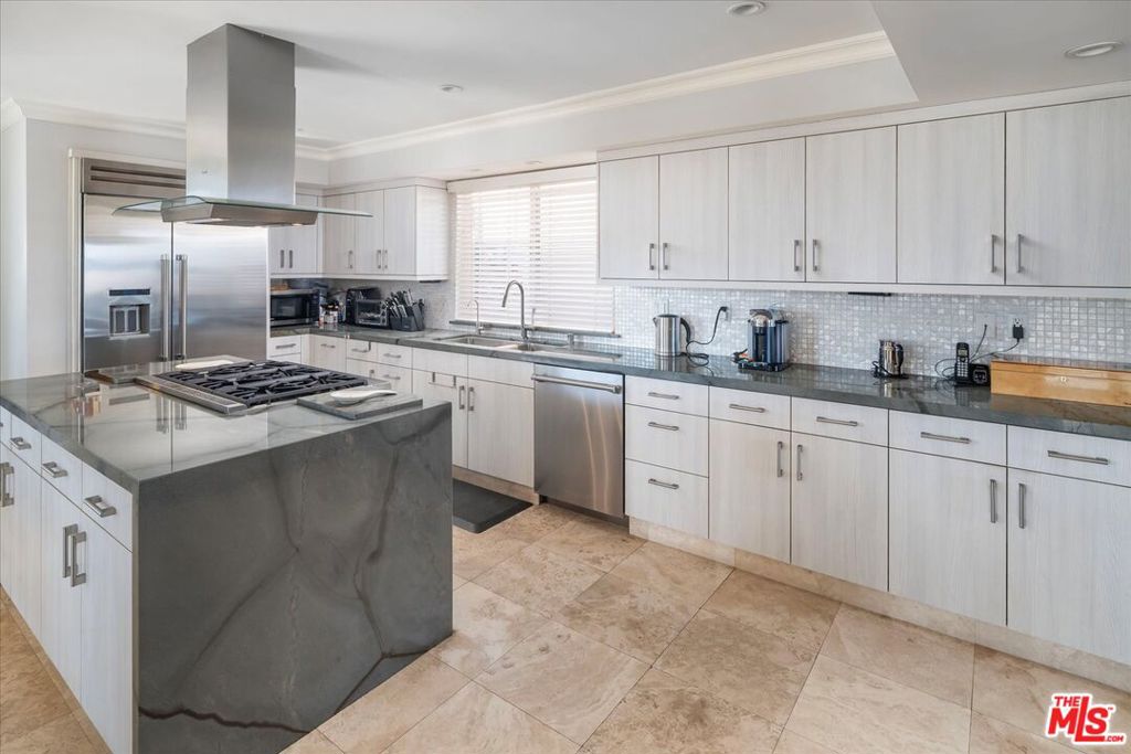 1975 Deermont Road Property Photo 11