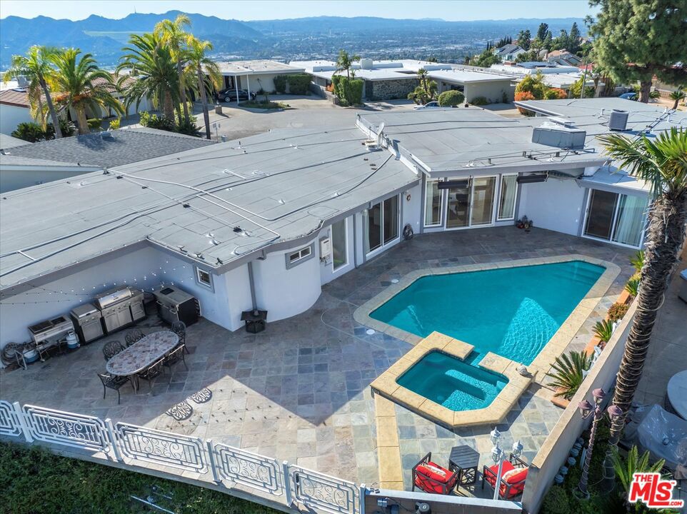 1975 Deermont Road Property Photo 17