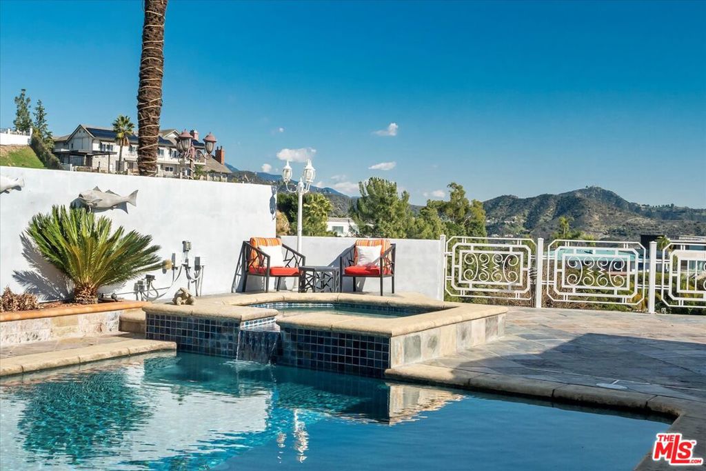 1975 Deermont Road Property Photo 18