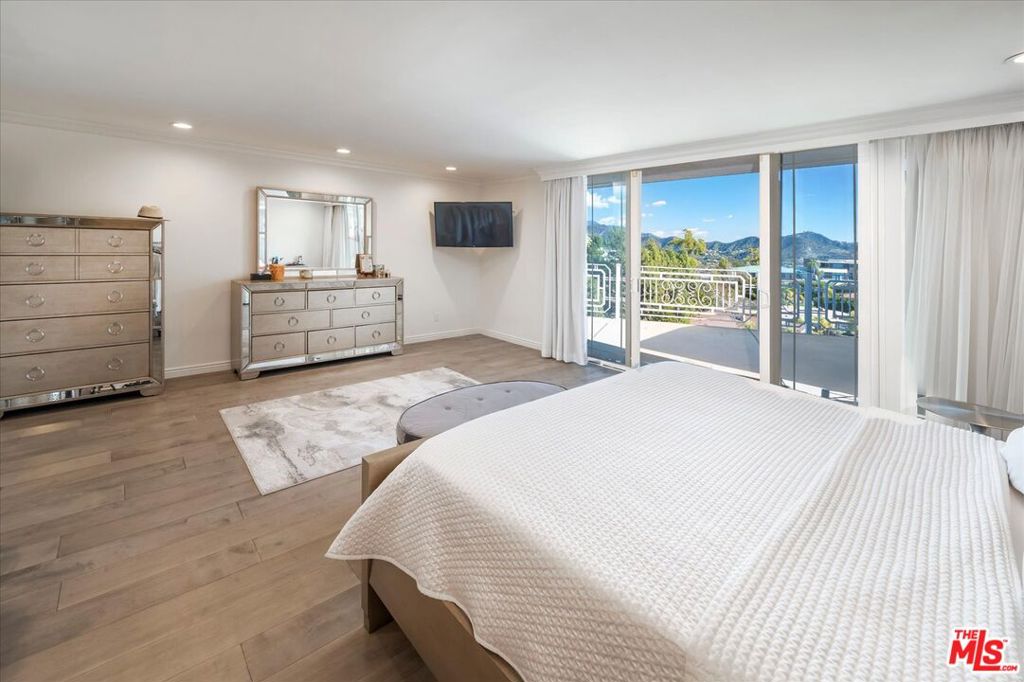 1975 Deermont Road Property Photo 23