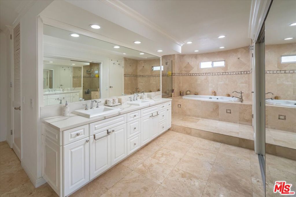 1975 Deermont Road Property Photo 24