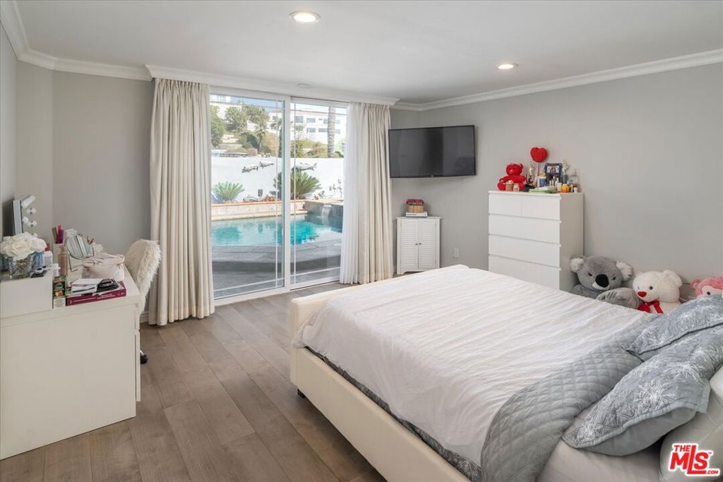 1975 Deermont Road Property Photo 26