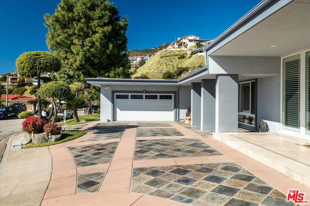 1975 Deermont Road Property Photo 32