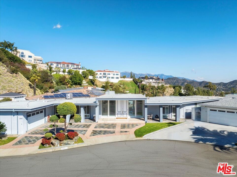 1975 Deermont Road Property Photo 33