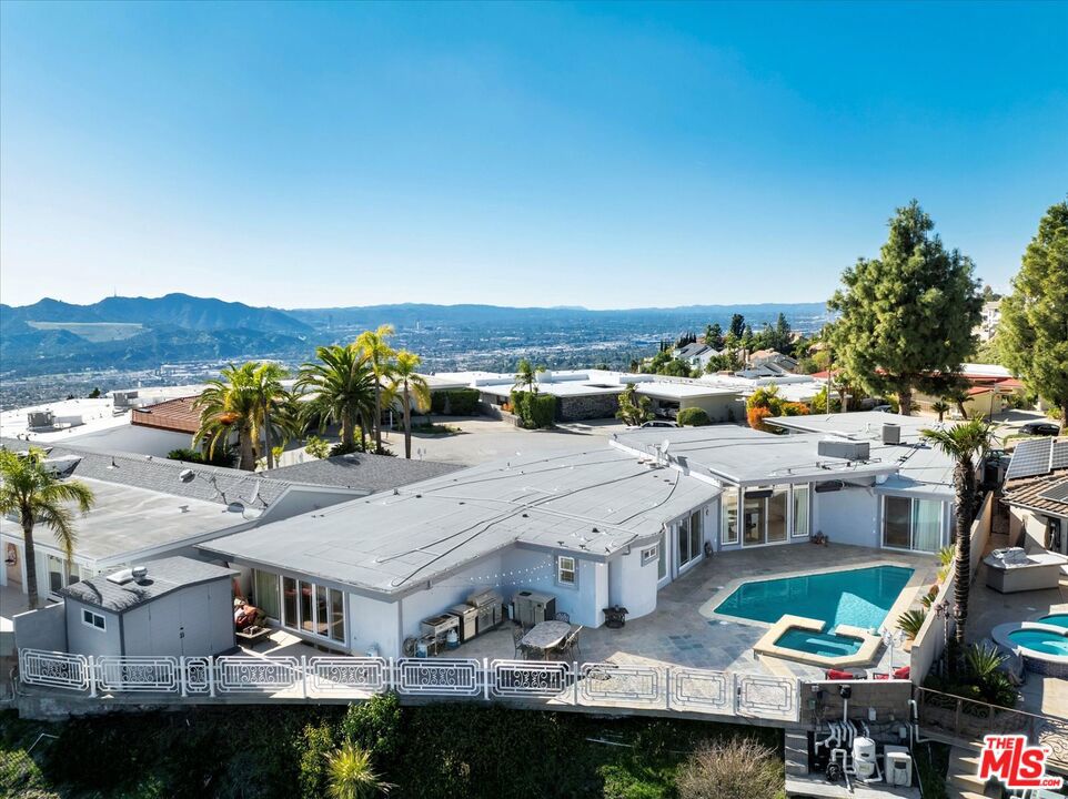 1975 Deermont Road Property Photo 36