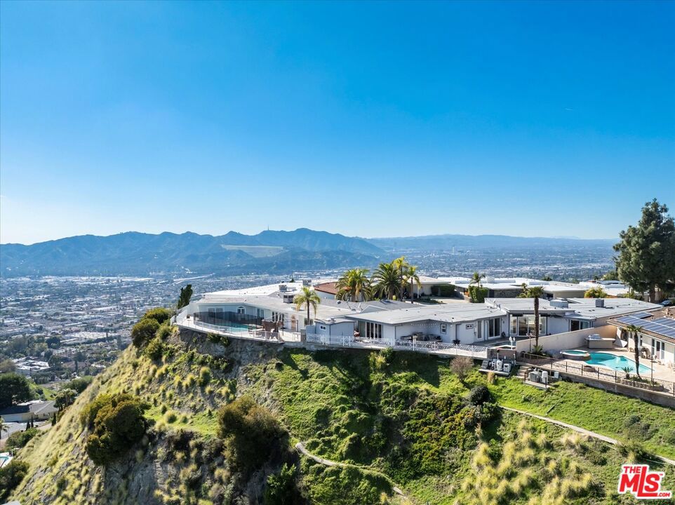 1975 Deermont Road Property Photo 37