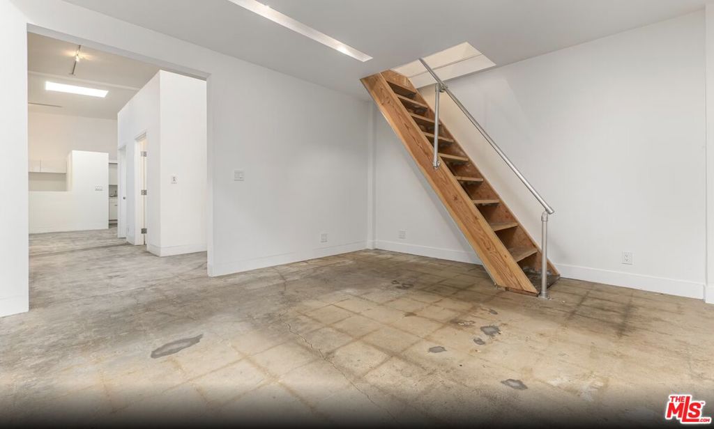 726 N Cahuenga Boulevard Property Photo 10