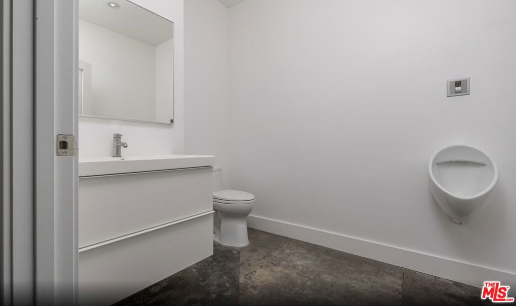 726 N Cahuenga Boulevard Property Photo 11