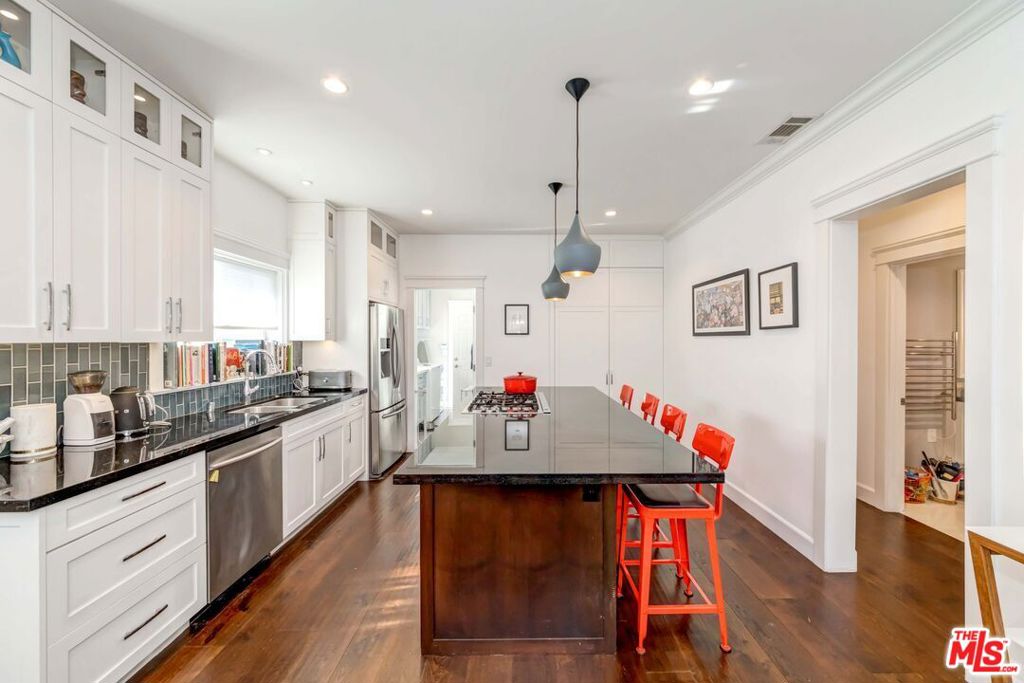 3461 2nd Avenue Property Photo 6