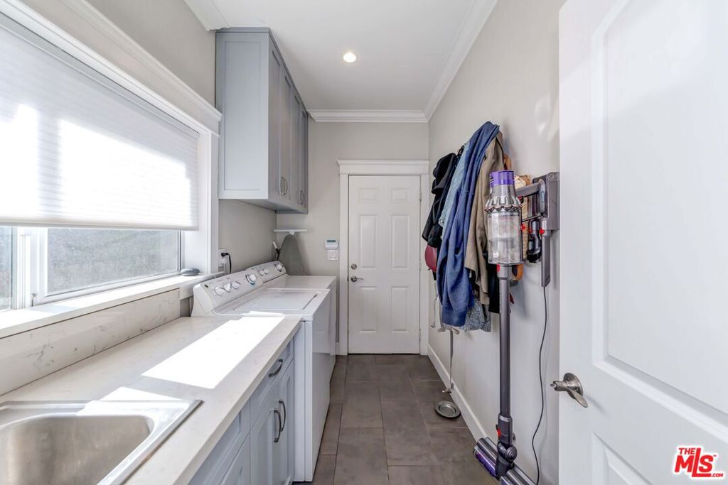 3461 2nd Avenue Property Photo 8