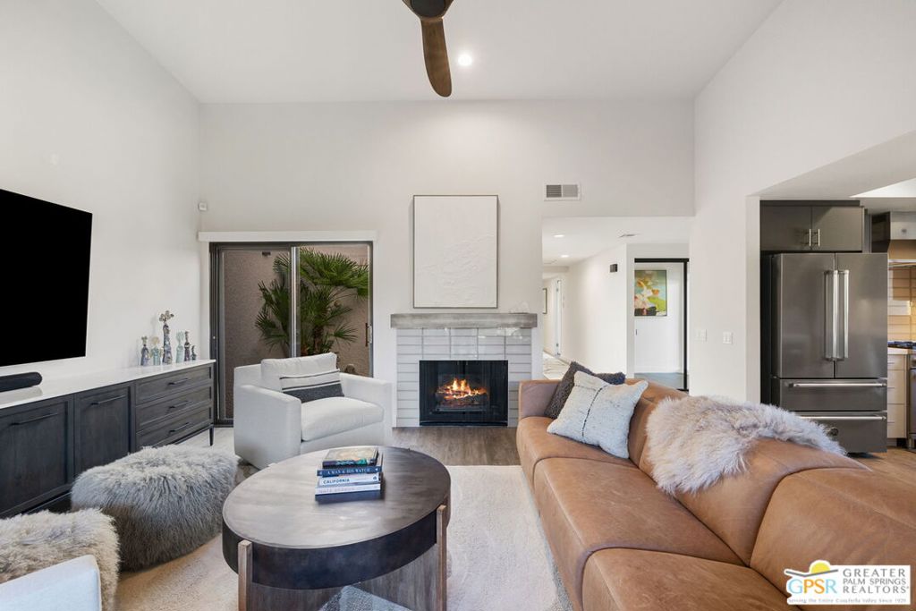300 E Tiffany Circle Property Photo 1