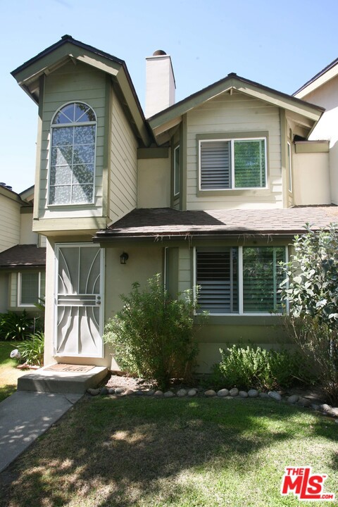 5470 Brittany Way 3 Property Photo 1