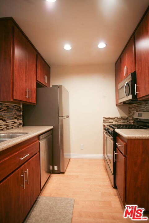 5470 Brittany Way 3 Property Photo 7