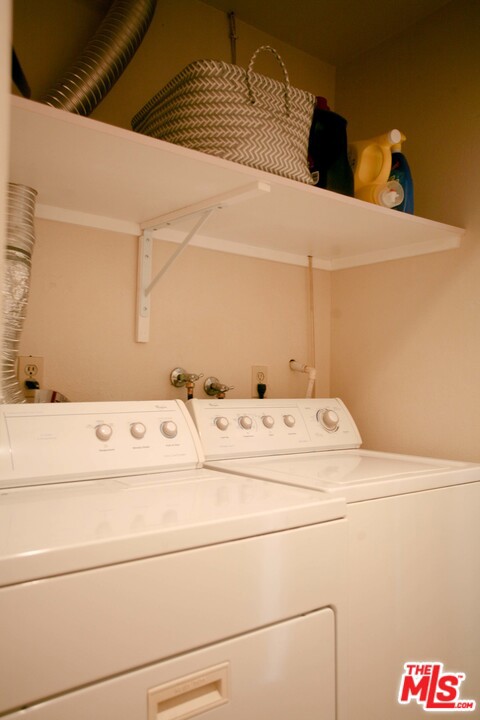 5470 Brittany Way 3 Property Photo 10