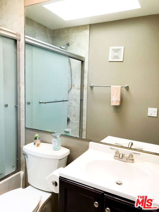 5470 Brittany Way 3 Property Photo 12