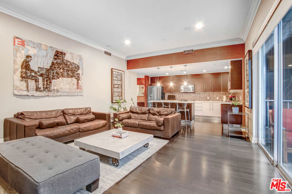 1050 N Gardner Street 2 Property Photo 3