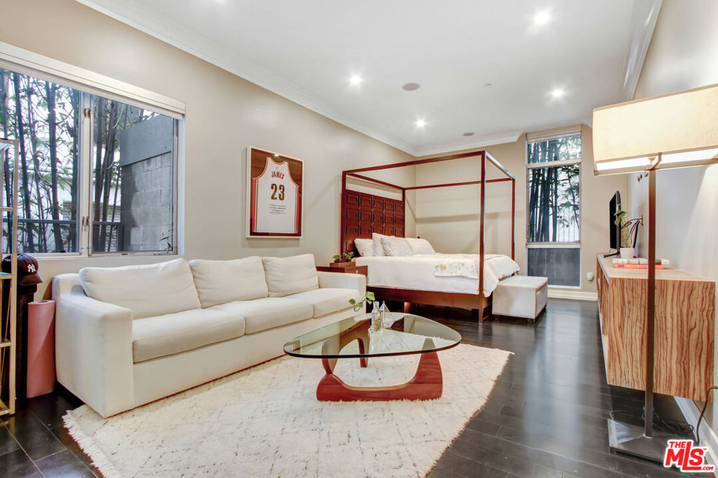 1050 N Gardner Street 2 Property Photo 9