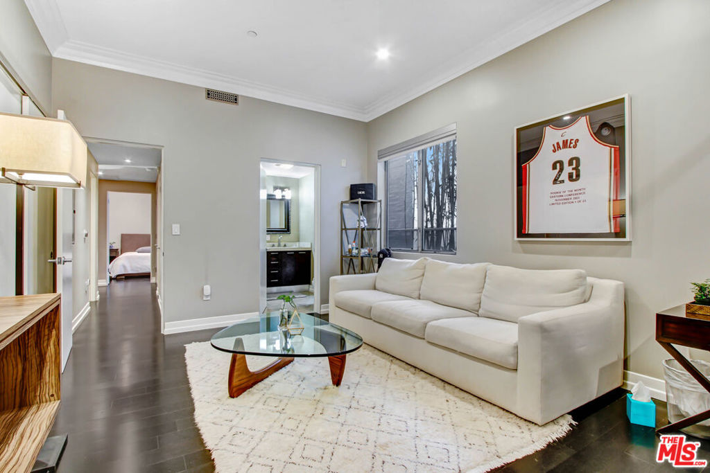 1050 N Gardner Street 2 Property Photo 10