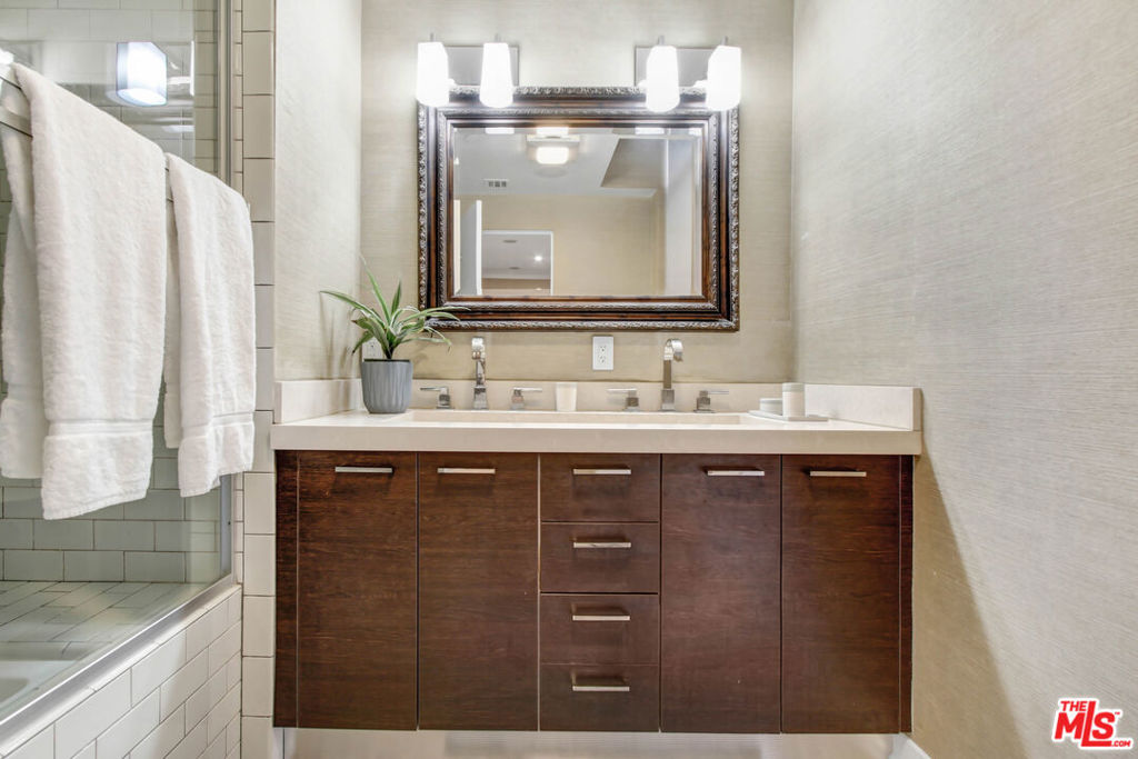 1050 N Gardner Street 2 Property Photo 11