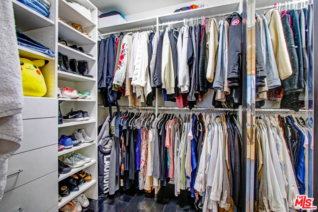 1050 N Gardner Street 2 Property Photo 12