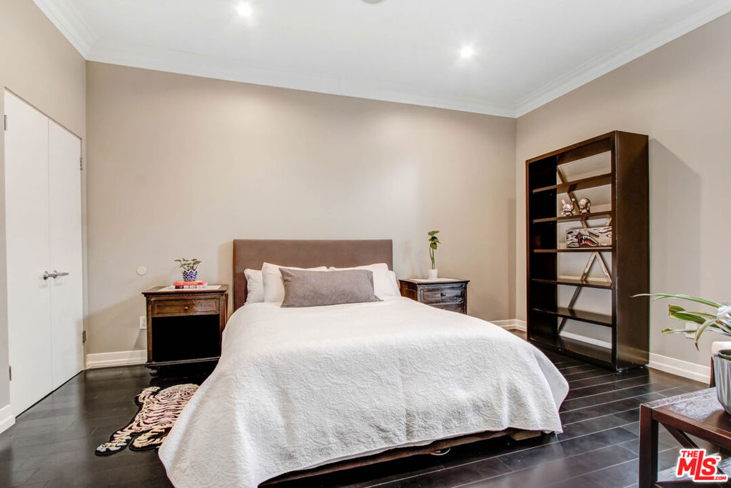 1050 N Gardner Street 2 Property Photo 13