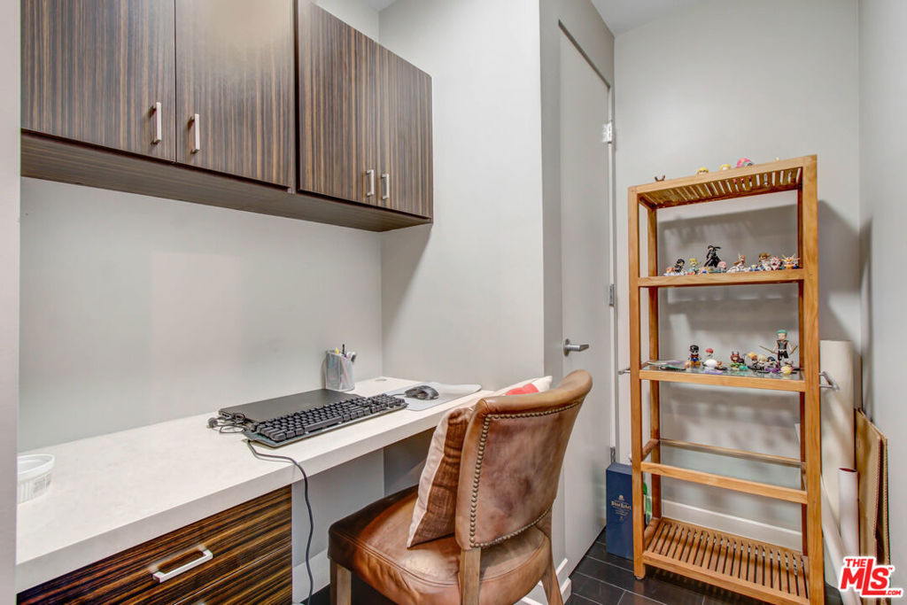 1050 N Gardner Street 2 Property Photo 15