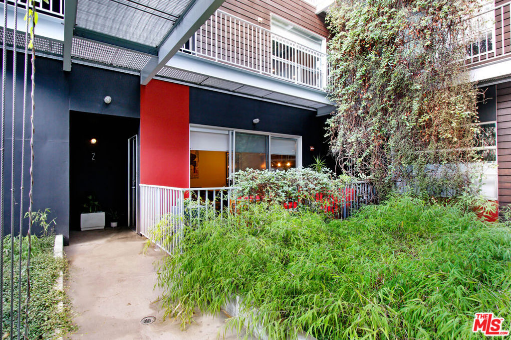 1050 N Gardner Street 2 Property Photo 18